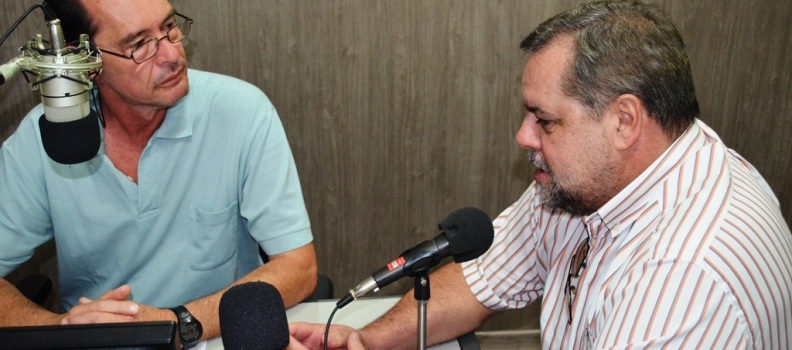 Universitária FM: 102 em Notícia entrevista o deputado Lobbe Neto